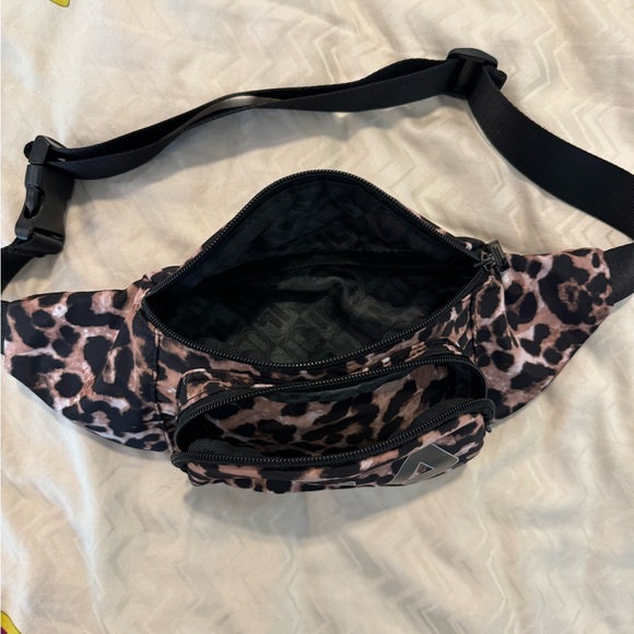 FILA CROSSBODY/FANNY PACK LEOPARD PRINT BAG - Picture 4 of 11
